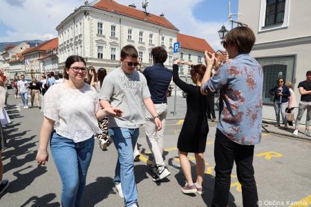 Kamnik danes v znamenju maturantske četvorke, v kateri je zaplesalo preko 200 maturantk in maturantov (36)